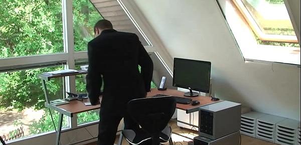 Sklavin wird von ihrem Master benutzt, Erziehung einer devoten Sklavin zur willenlosen kleinen Schlampe